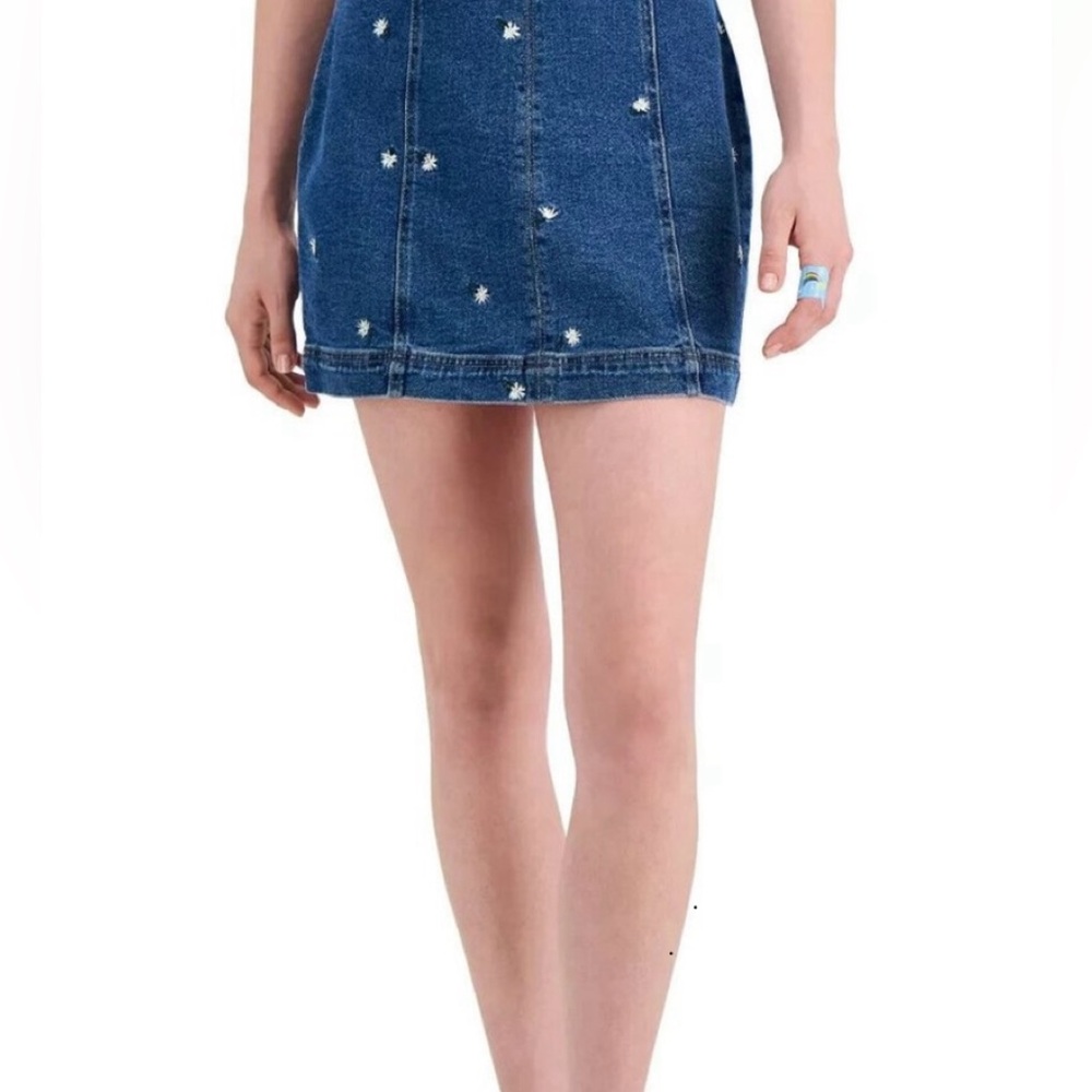 NWT Tinseltown Juniors Daisies mini skirt- Medium